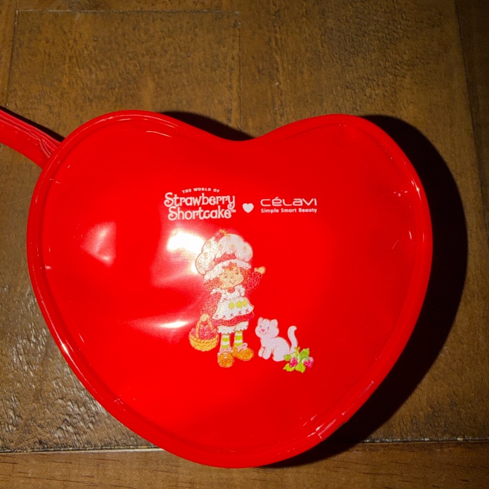 Strawberry shortcake mini heart wristlet with 4 make up puffs new set